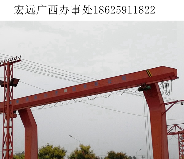 小042